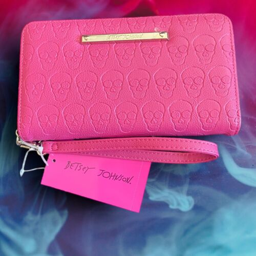 Betsey Johnson Zip Around Wristlet Wallet SKULLS~ Fuchsia~HALLOWEEN~ UNIQUE!
