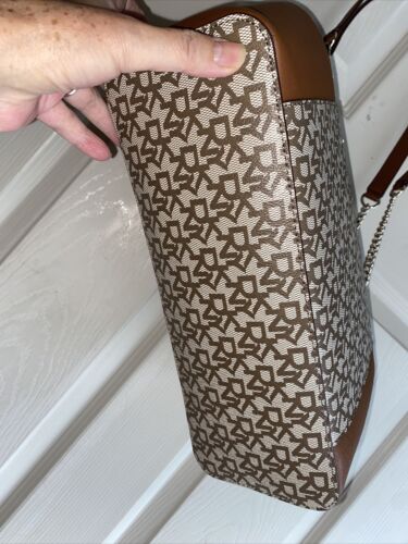DKNY Gigi Tote Signature Logo Vanilla/Brown  Gold Hardware MSRP $178.00 ELEGANT
