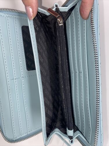 STEVE MADDEN WALLET WRISTLET SEA CRUSH BANGELO SMOOTH TEXTURED SILVER ZIPPER