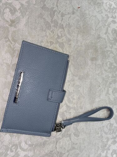 STEVE MADDEN BLUE SLATE WRISTLET  FOLD OUT DOUBLE ZIPPER SMOOTH TEXTURE CLASSY