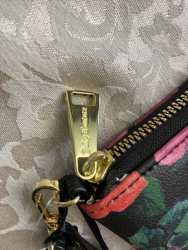 JUICY COUTURE Wallet- Wristlet Zip Around Black-Rose Print  Single Zip Large New