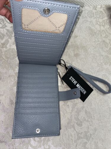STEVE MADDEN BLUE SLATE WRISTLET  FOLD OUT DOUBLE ZIPPER SMOOTH TEXTURE CLASSY