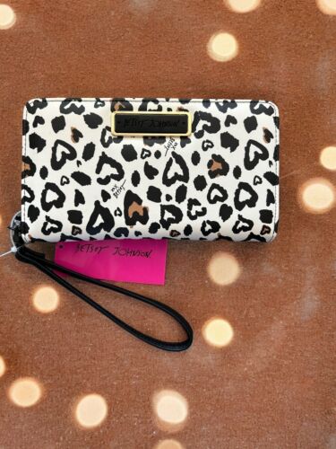 BETSEY JOHNSON Zip Around Long Wallet Wristlet Hearts Animal Print Love