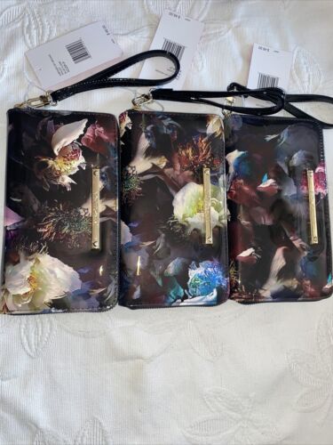 Betsey Johnson Zip Around Wristlet Wallet Blue Flower Multicolor Design Patent