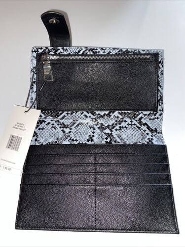 STEVE MADDEN BIFOLD WALLET, CLUTCH LIGHT BLUE/WHITE SERPENTINE