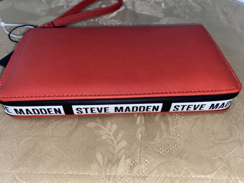 STEVE MADDEN WALLET WRISTLET RED WRAP AROUND LOGO SMOOTH TEXTURED