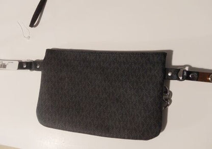 MICHAEL KORS  FANNY PACK BLACK WITH SILVER ZIPPER AND CHAIN MED TAKE A LOOK!!!!!