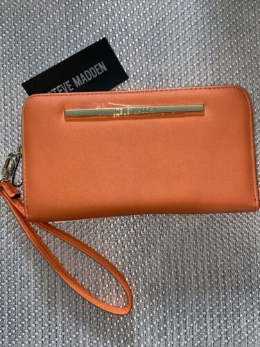 STEVE MADDEN WALLET WRISTLET ORANGE SMOOTH TEXTURE GOLD ZIPPER MD1000X