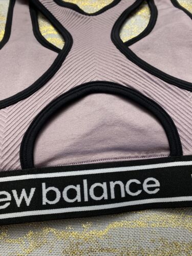 NEW BALANCE Medium Impact Sports Bra Lavender Cashmere/Black Size LARGE NEW
