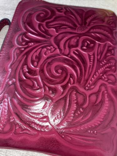 Patricia Nash CASSINI Leather Wristlet TOOLED MAGENTA Style P349244 ~ REAR FIND!