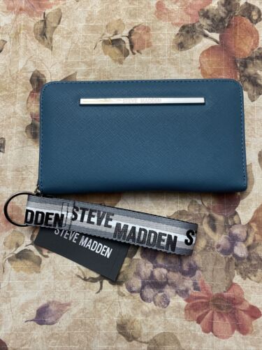STEVE MADDEN WALLET WRISTLET TEAL BLUE SMOOTH TEXTURED SILVER ZIPPER