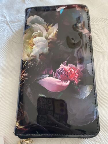 Betsey Johnson Zip Around Wristlet Wallet Blue Flower Multicolor Design Patent