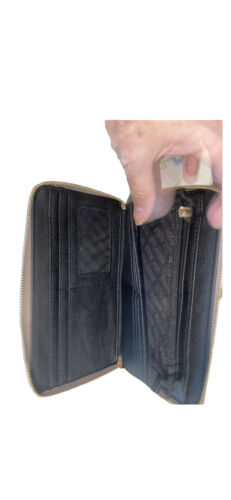 STEVE MADDEN WALLET MUSHROOM SMOOTH TEXTURED SILVER ZIPPER BZIPPY ~ BEAUTIFUL !