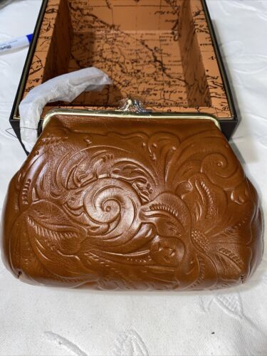 PATRICIA NASH Savena Burnished Tooled Gold Kiss Lock Wrist-let -Boxed & NEW