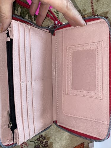 Betsey Johnson Zip Around Wristlet Wallet LIPS RED Embossed DESIGN NEW CUTE!