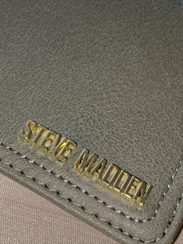 STEVE MADDEN Woman's Wallet Bifold BALLEN-G Soft Textured GREEN- BEAUTIFUL !!!