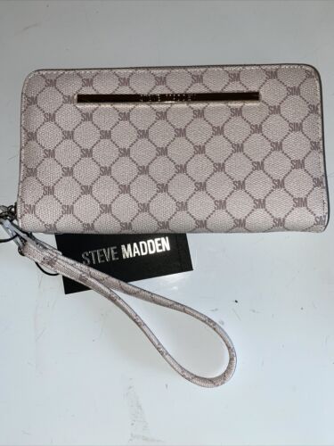 Steve Madden Wallet Beige&Bisque Printed SM Logo Zip Around Silver Hardware NEW