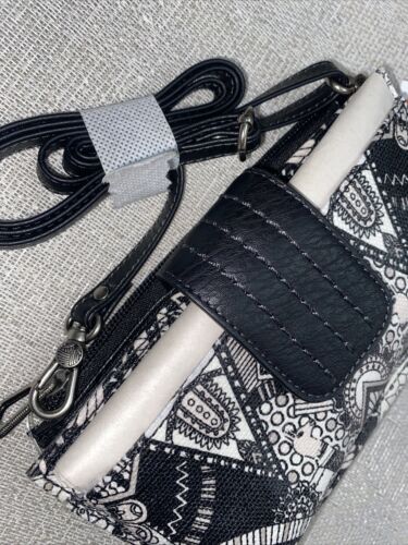 Sakroots Olympic -Black & White Wristlet XBDY Olympic Pattern - New In Box CUTE!