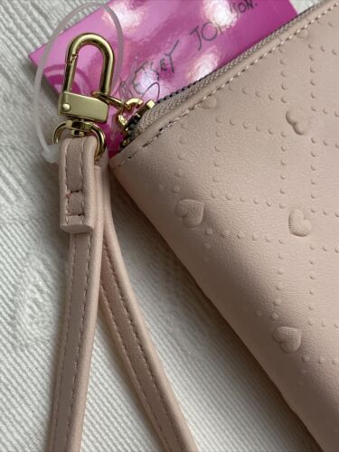BETSEY JOHNSON Zip Around Wallet/Wristlet-PINK HEARTS EMBOSSED REAR FIND!!!