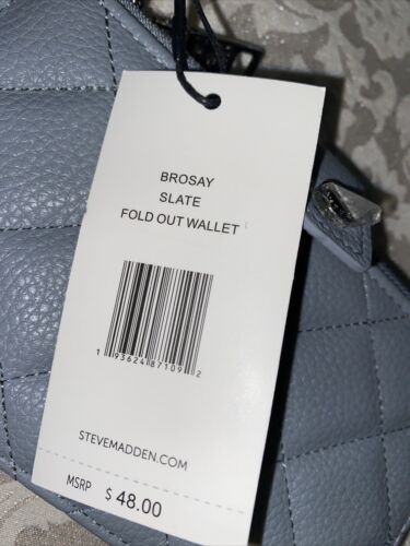 STEVE MADDEN BLUE SLATE WRISTLET  FOLD OUT DOUBLE ZIPPER SMOOTH TEXTURE CLASSY