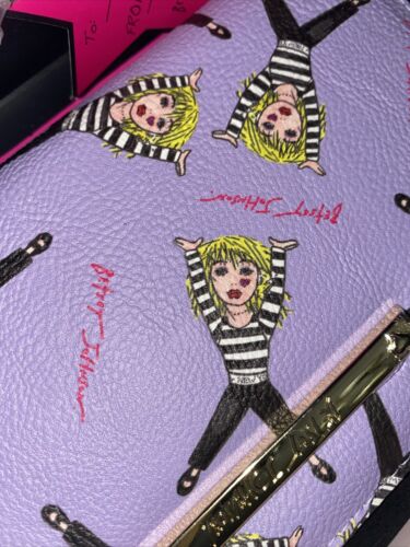 BETSEY JOHNSON 2 PIECE GIFT SET. PINK SCARF &  WALLET WITH LIPS & BOW NEW IN BOX