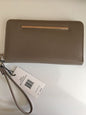 STEVE MADDEN WALLET~ WRISTLET~MUSHROOM SMOOTH TEXTURED~SILVER HARDWARE~UNIQUE!
