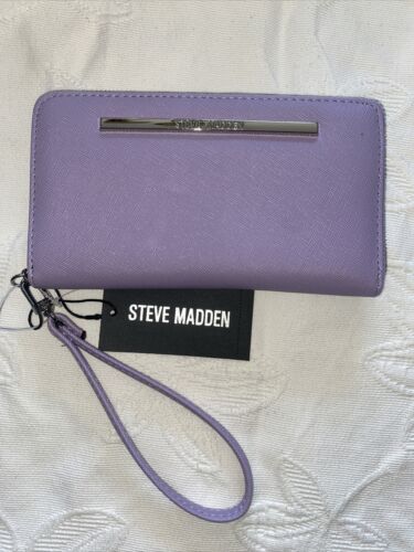 STEVE MADDEN WALLET WRISTLET LAVENDER SMOOTH TEXTURED SILVER ZIP "OH WHAT COLOR"