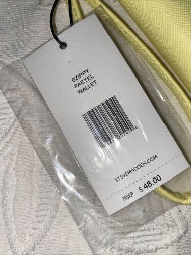 STEVE MADDEN WALLET WRISTLET PASTEL (YELLOW) SMOOTH TEXTURE SILVER ZIPPER PRETTY