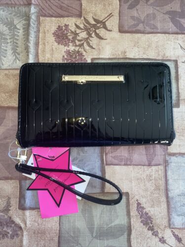 Betsey Johnson Zip Around Wallet/Wristlet HEARTS BLACK PATENT ELEGANT & Cute!!