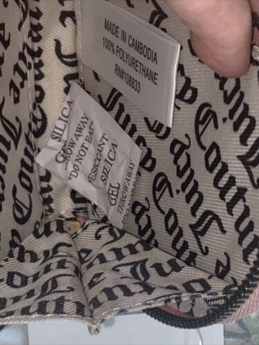 JUICY COUTURE ON THE BLOCK WORD ON THE STREET HEART WRISTLET WRISTLET COIN PURSE