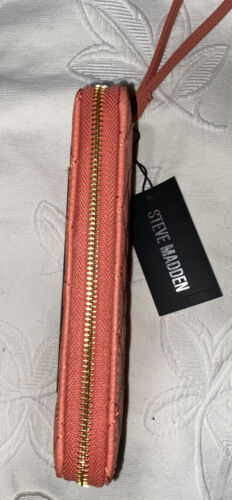 STEVE MADDEN WALLET WRISTLET COLOR PAPAYA DIAMOND QUILTED GOLD ZIPPER