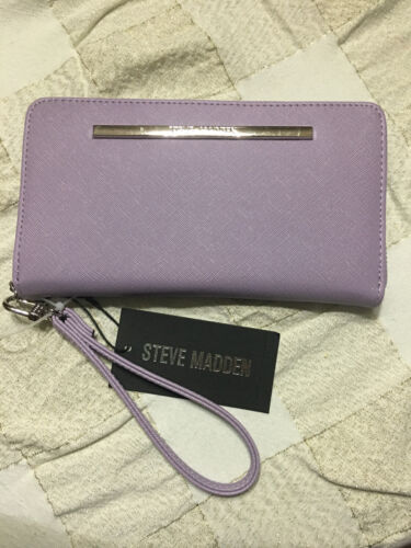 STEVE MADDEN WALLET WRISTLET LAVENDER SMOOTH TEXTURED SILVER ZIP "OH WHAT COLOR"