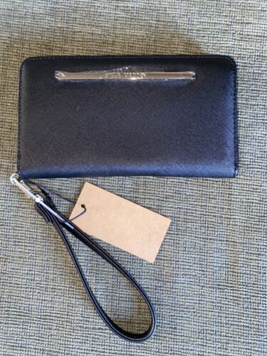 STEVE MADDEN WALLET WRISTLET BLACK SMOOTH TEXTURED SILVER ZIPPER- JUST UNIQUE!!