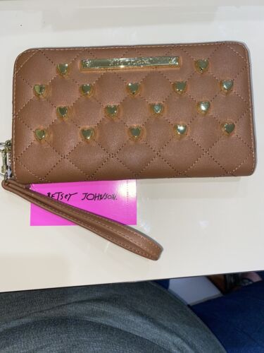 BETSEY JOHNSON Cognac ZIP AROUND CLUTCH WALLET WRISTLET BS800160 GOLD HEARTS NWT