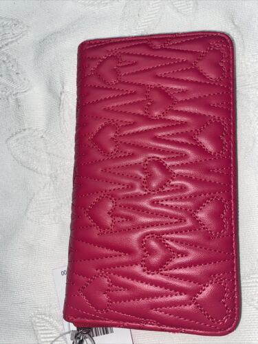 BETSEY JOHNSON Zip Around Wallet/Wristlet Stitch RED- XOZIP-S  BEAUTIFUL!