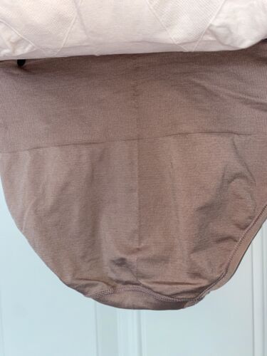 Skinnygirl Shaping Seamless Briefs Size SMALL 3  pair Style SG7715￼￼ New