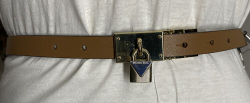 MICHAEL KOR BELT REVERSIBLE LUGGAGE/VANILLA MK LOGO GOLD PADLOCK BUCKLE SKINNY