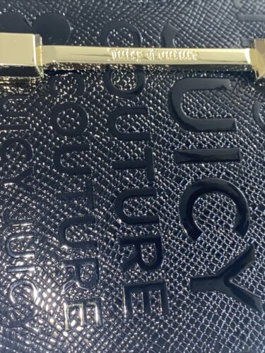 JUICY COUTURE ON THE BLOCK WORD ON THE STREET HEART WRISTLET WRISTLET COIN PURSE