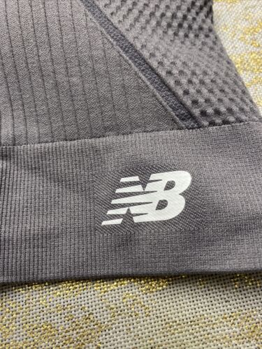 NEW BALANCE Medium Impact Sports Bra Style  111155 GRAY FRONT ZIPPER LARGE CUTE!