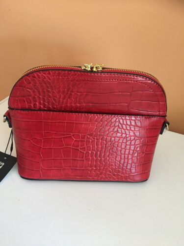 STEVE MADDEN HANDBAG~RED~BMAGGIE SNAKE DESIGN GOLD HARDWARE~BEAUTIFUL & UNIQUE!