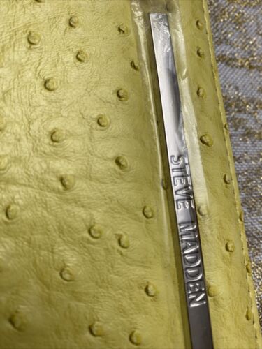 STEVE MADDEN WALLET WRISTLET YELLOW BUMPY TEXTURED SILVER IS BEAUTIFUL!!!