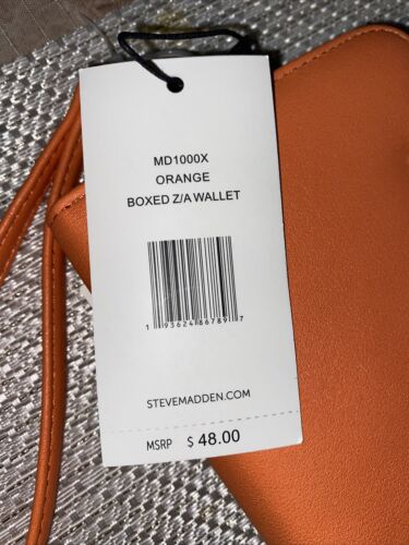 STEVE MADDEN WALLET WRISTLET ORANGE SMOOTH TEXTURE GOLD ZIPPER MD1000X
