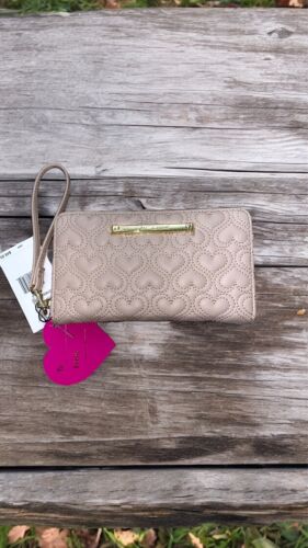 Betsey Johnson Zip Around Wallet/Wristlet Stitch Hearts 💕 MBJ1000X PINK CUTE!!!