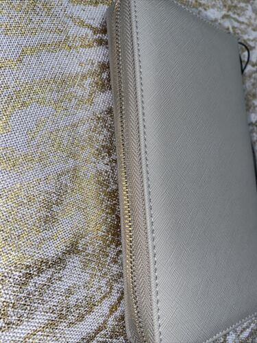 STEVE MADDEN WALLET WRISTLET LIGHT GRAY BZIPPY BZIPPY BEAUTIFUL!! Silver Zipper