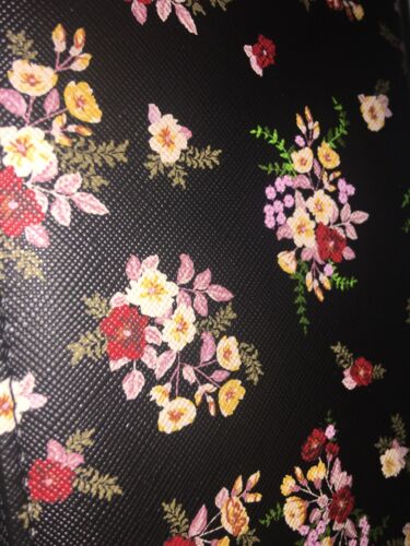STEVE MADDEN WALLET WRISTLET BLACK FLORAL Zip Around Organizer