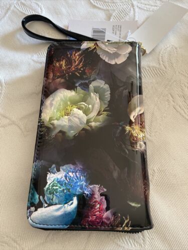 Betsey Johnson Zip Around Wristlet Wallet Blue Flower Multicolor Design Patent