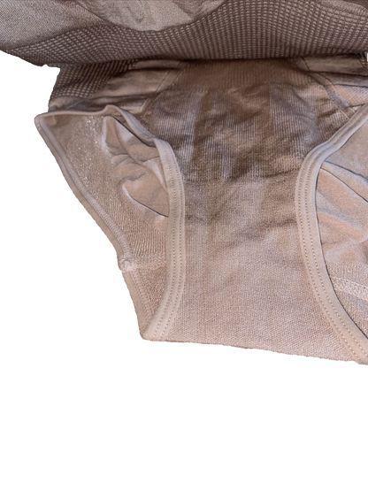 Skinnygirl Shaping Seamless Briefs Size MEDIUM 3  pair Style SG7703~ New