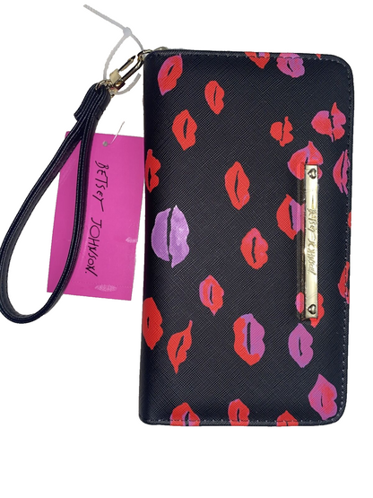 Betsey Johnson Zip Around Wristlet Wallet MOUTHS & LIPS BLACK Background NWT