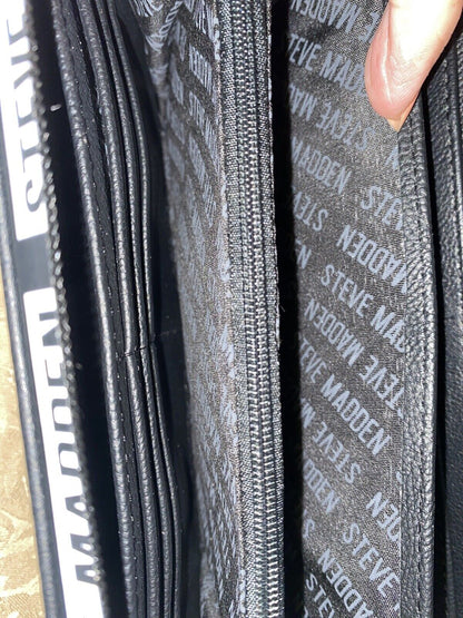 STEVE MADDEN WALLET WRISTLET BLACK WRAP AROUND LOGO SMOOTH TEXTURED