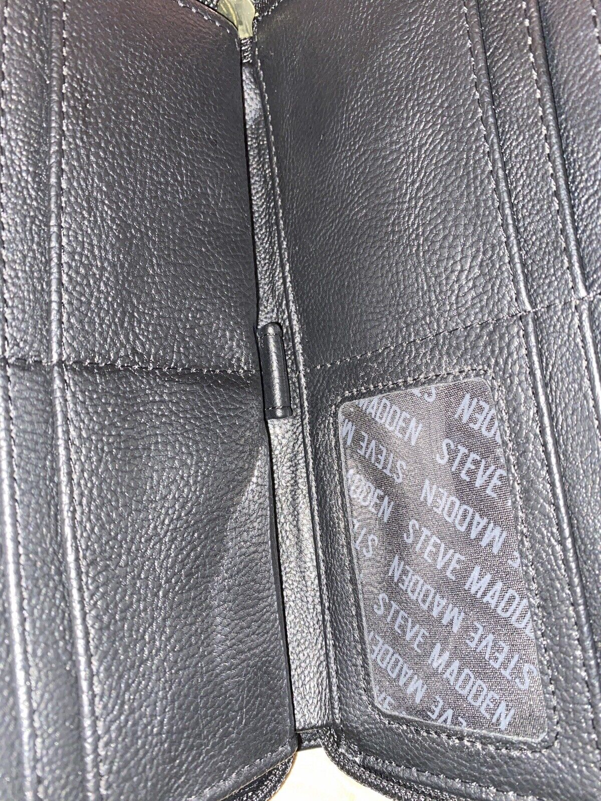STEVE MADDEN WALLET WRISTLET BLACK WRAP AROUND LOGO SMOOTH TEXTURED